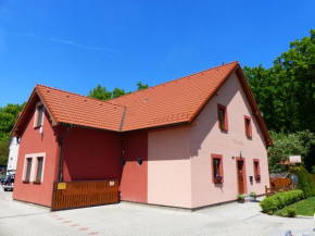  Penzion Amálka  Требон